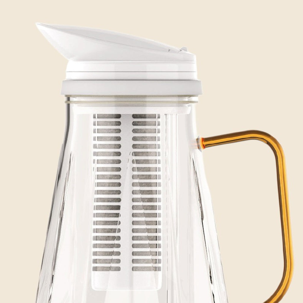 Close-up of the glass filter jug lid and filter cartridge
