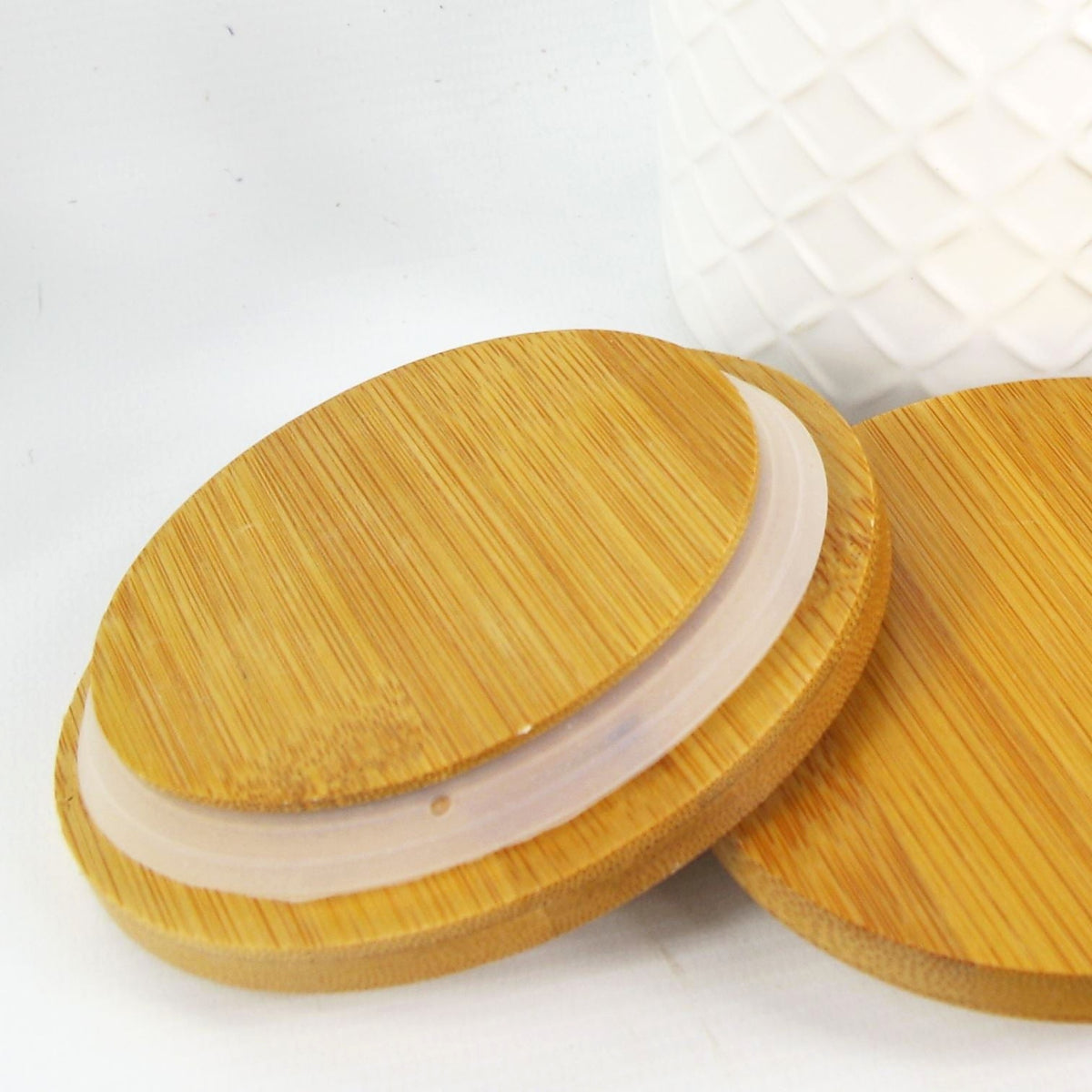 Bamboo lids with silicone seal