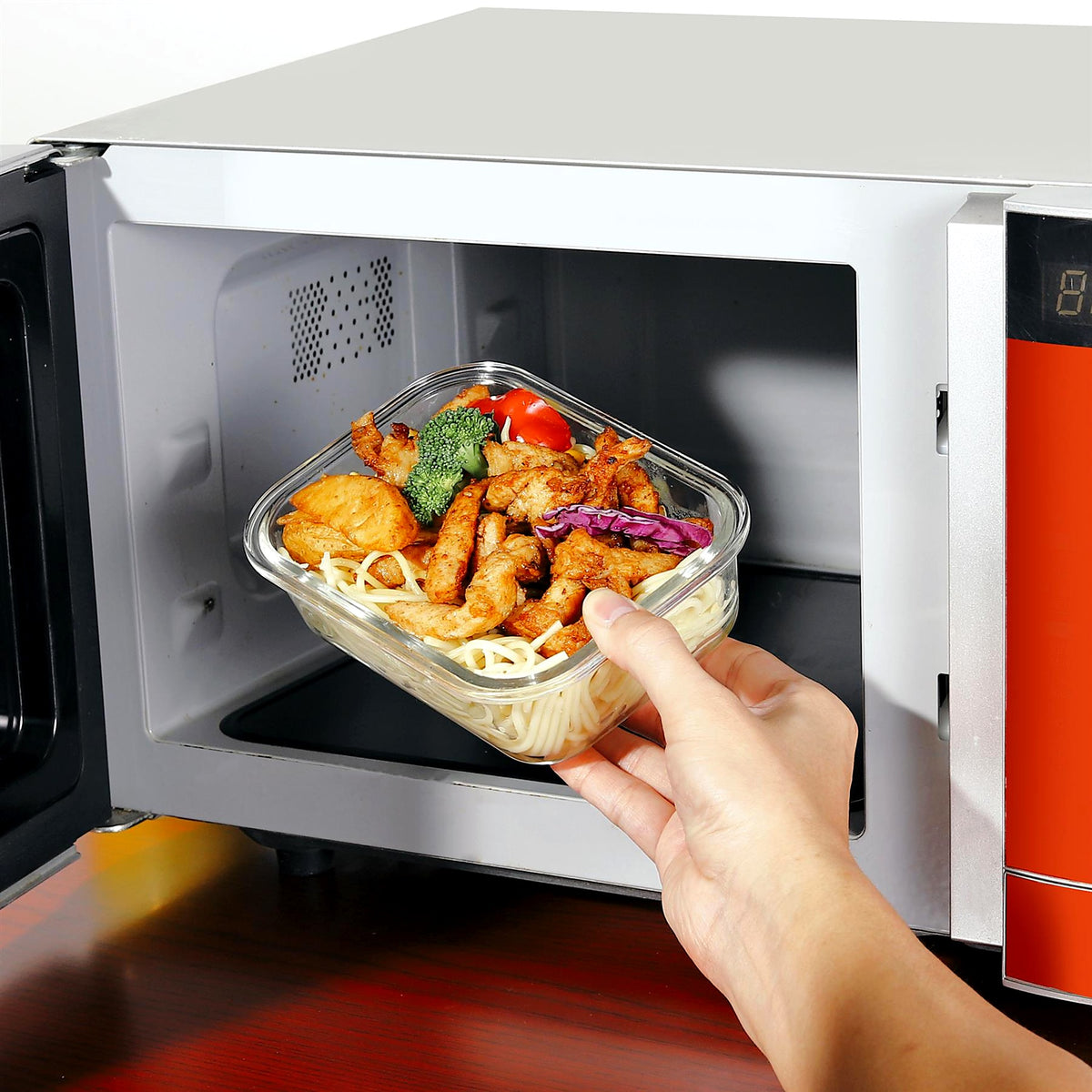 Reheating food in a glass container in the microwave